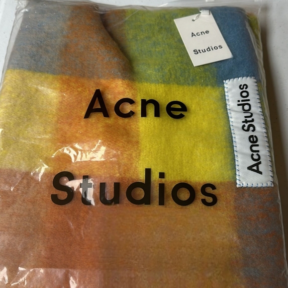 Acne studios scarf - Picture 3 of 3